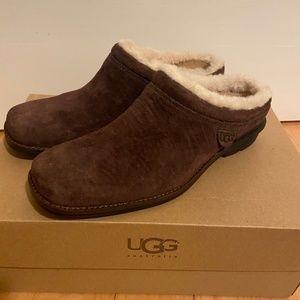 New Uggs Suede Mule size 6